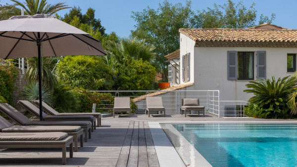 villa in St Tropez : Rent this modern 8 bedroom villa in the centre of St Tropez - Photo 10