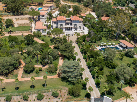 villa in St Tropez : Rent this extraordinary villa located within a vast private park - Photo 35