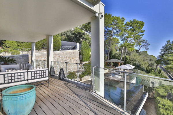 villa in Villefranche-sur-Mer : Rent wonderful 4 bedroom villa located in a secure domain in Villefranche - Photo 32