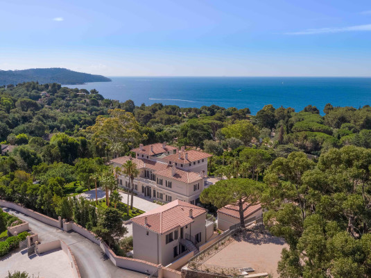 villa in St Tropez : Rent this extraordinary villa located within a vast private park - Photo 5