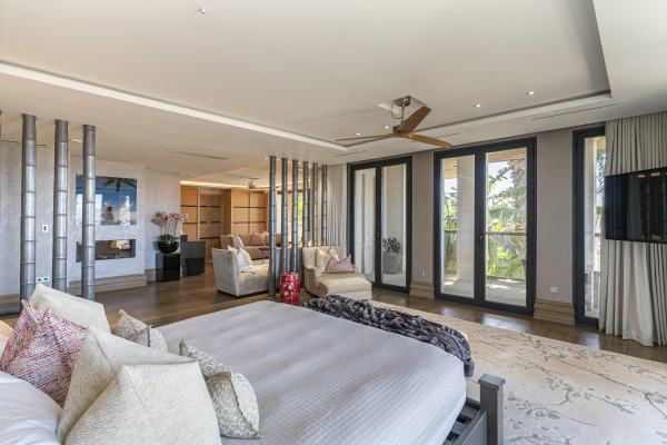 villa in Cannes : Rent Southern Europes most exclusive and stunning villa with 9 bedrooms, panoramic sea views and the height of Luxury - Photo 95