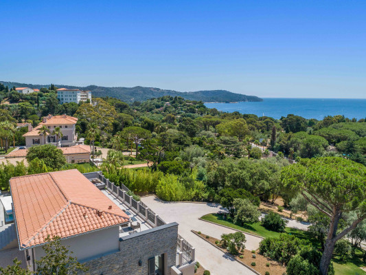 villa in St Tropez : Rent this modern wonderful newly built villa with panoramic views over the Mediterranean sea - Photo 1