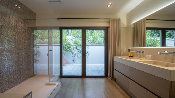 villa in St Tropez : Rent this modern town house ideally located within walking distance to the  centre of St Tropez - Photo 11