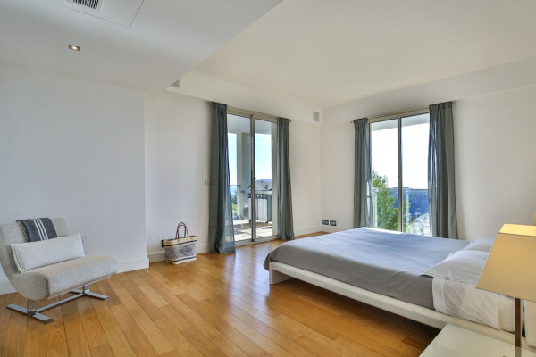 villa in Villefranche-sur-Mer : Rent wonderful 4 bedroom villa located in a secure domain in Villefranche - Photo 15