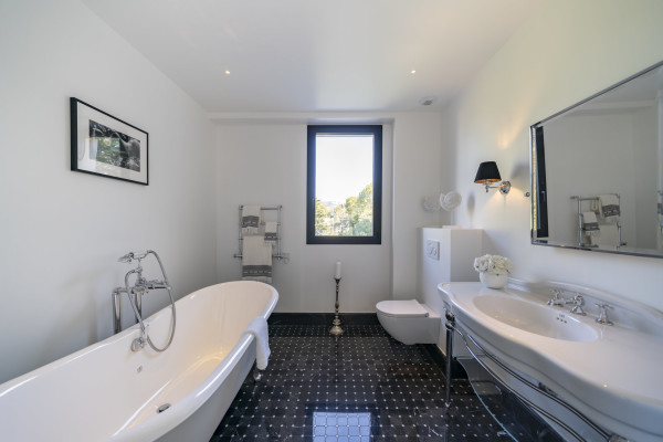 villa in Saint-Jean-Cap-Ferrat : Rent this modern villa with 4 bedroom in Saint Jean Cap Ferrat. - Photo 27