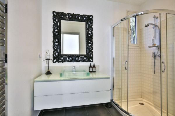villa in Villefranche-sur-Mer : Rent wonderful 4 bedroom villa located in a secure domain in Villefranche - Photo 20