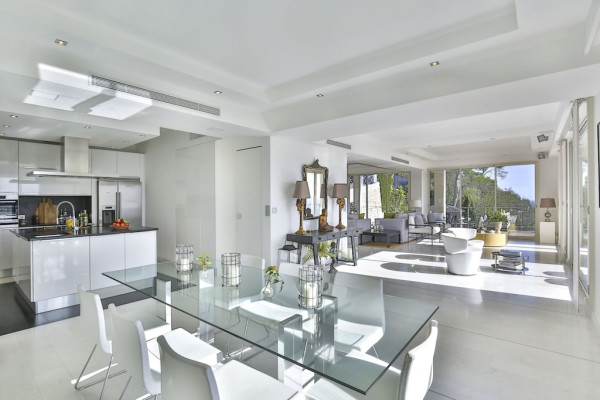 villa in Villefranche-sur-Mer : Rent wonderful 4 bedroom villa located in a secure domain in Villefranche - Photo 7