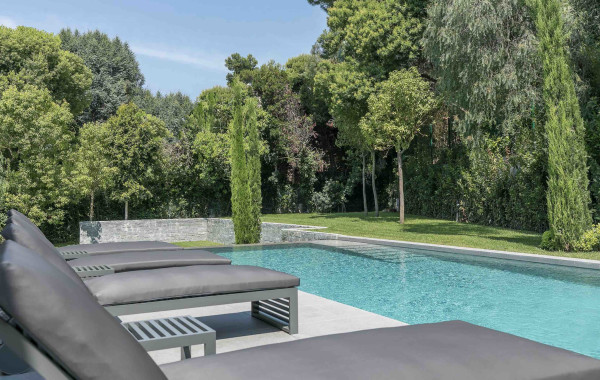 villa in Cannes : Rent this contemporary villa located in a residential area in Cannes. - Photo 1