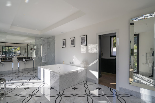 villa in Saint-Jean-Cap-Ferrat : Rent this modern villa with 4 bedroom in Saint Jean Cap Ferrat. - Photo 32