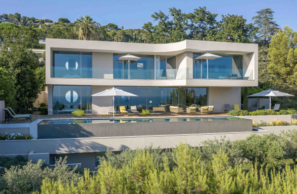 villa in Cannes : Rent this  modern villa few minutes away from the city center, the Croisette and the beaches. - Photo 0