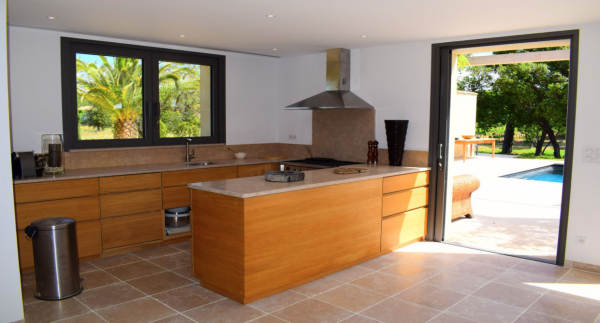 villa in St Tropez : Rent this modern villa ideally located in La Moutte - Photo 4