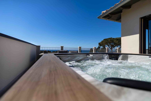 villa in St Tropez : Rent this modern wonderful newly built villa with panoramic views over the Mediterranean sea - Photo 18
