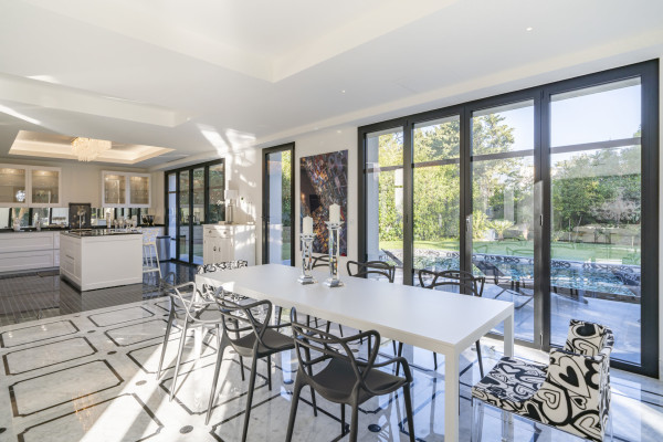 villa in Saint-Jean-Cap-Ferrat : Rent this modern villa with 4 bedroom in Saint Jean Cap Ferrat. - Photo 9