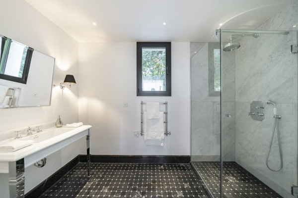 villa in Saint-Jean-Cap-Ferrat : Rent this modern villa with 4 bedroom in Saint Jean Cap Ferrat. - Photo 21