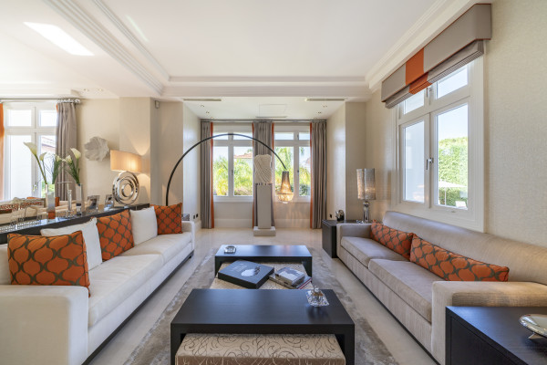 villa in Cap d'Antibes : Rent incredible stunning 5 bedroom villa in on the Cap d'Antibes with manicured gardens and swimming pool - Photo 27