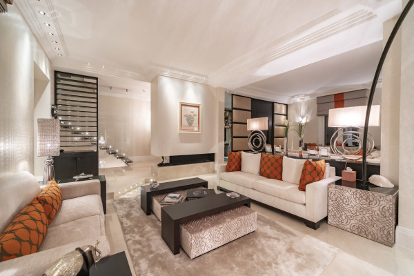 villa in Cap d'Antibes : Rent incredible stunning 5 bedroom villa in on the Cap d'Antibes with manicured gardens and swimming pool - Photo 45