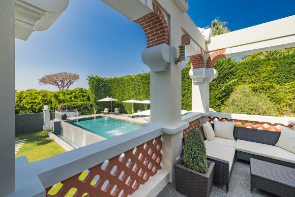 villa in Cap d'Antibes : Rent incredible stunning 5 bedroom villa in on the Cap d'Antibes with manicured gardens and swimming pool - Photo 60