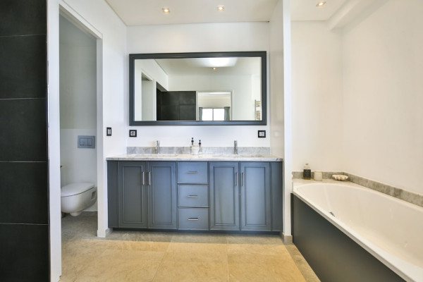 villa in Villefranche-sur-Mer : Rent wonderful 4 bedroom villa located in a secure domain in Villefranche - Photo 16