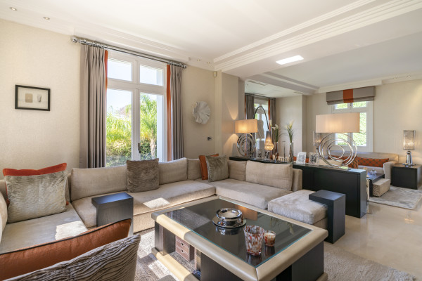 villa in Cap d'Antibes : Rent incredible stunning 5 bedroom villa in on the Cap d'Antibes with manicured gardens and swimming pool - Photo 29