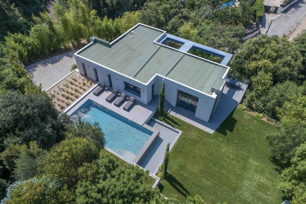 villa in Cannes : Rent this contemporary villa located in a residential area in Cannes. - Photo 24