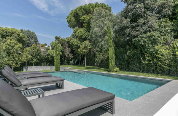 villa in Cannes : Rent this contemporary villa located in a residential area in Cannes. - Photo 23