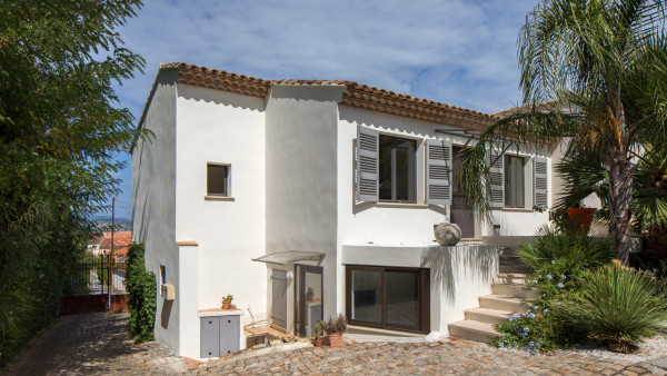 villa in St Tropez : Rent this modern 8 bedroom villa in the centre of St Tropez - Photo 15