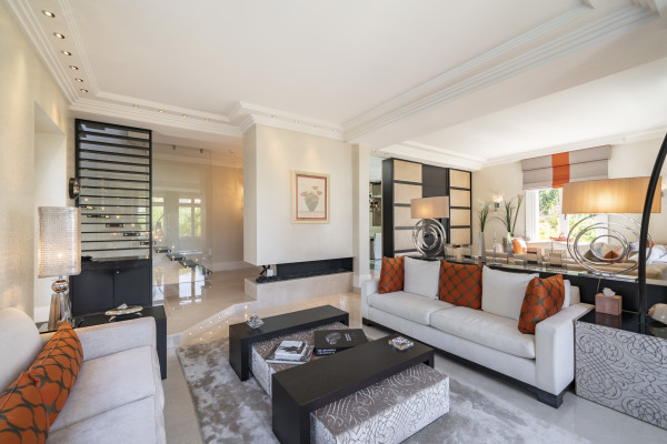 villa in Cap d'Antibes : Rent incredible stunning 5 bedroom villa in on the Cap d'Antibes with manicured gardens and swimming pool - Photo 31