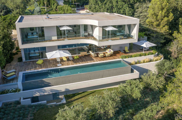 villa in Cannes : Rent this  modern villa few minutes away from the city center, the Croisette and the beaches. - Photo 27