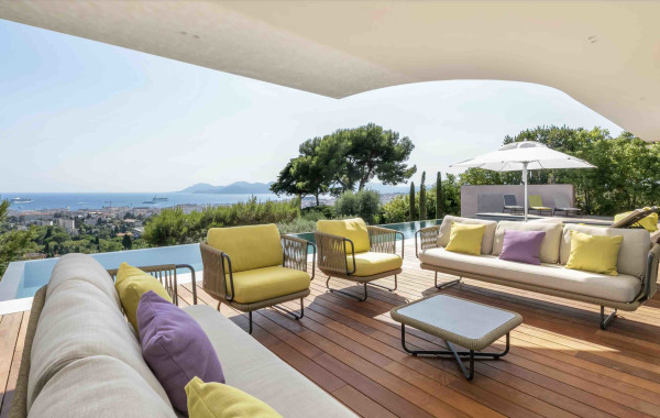 villa in Cannes : Rent this  modern villa few minutes away from the city center, the Croisette and the beaches. - Photo 1