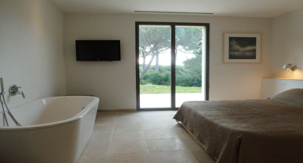 villa in St Tropez : Rent this modern villa ideally located in La Moutte - Photo 14