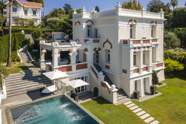 villa in Cap d'Antibes : Rent incredible stunning 5 bedroom villa in on the Cap d'Antibes with manicured gardens and swimming pool - Photo 66