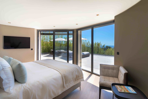 villa in St Tropez : Rent this modern wonderful newly built villa with panoramic views over the Mediterranean sea - Photo 11