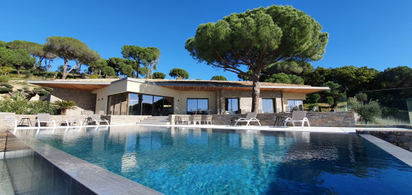 villa in St Tropez : Rent this modern villa ideally located close to Pampelonne beach - Photo 0
