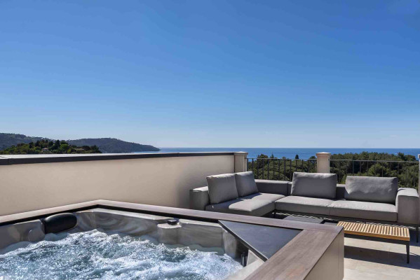 villa in St Tropez : Rent this modern wonderful newly built villa with panoramic views over the Mediterranean sea - Photo 19