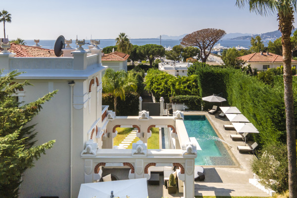 villa in Cap d'Antibes : Rent incredible stunning 5 bedroom villa in on the Cap d'Antibes with manicured gardens and swimming pool - Photo 69