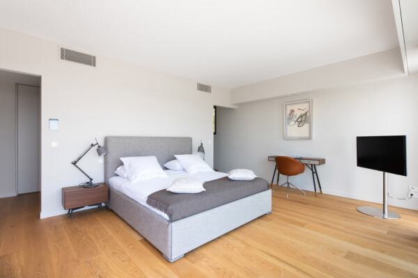 villa in Cannes : Rent this wonderful contemporary villa close to Cannes Center with 6 ensuite bedrooms. - Photo 24
