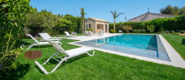 villa in St Tropez : Rent this contemporary villa close to the center with a modern decoration - Photo 1