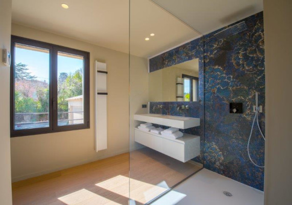 villa in St Tropez : Rent this contemporary villa close to the center with a modern decoration - Photo 15