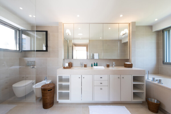 villa in Cap d'Antibes : Rent this modern villain a quiet domain in the heart of the Cap d'Antibes. - Photo 20