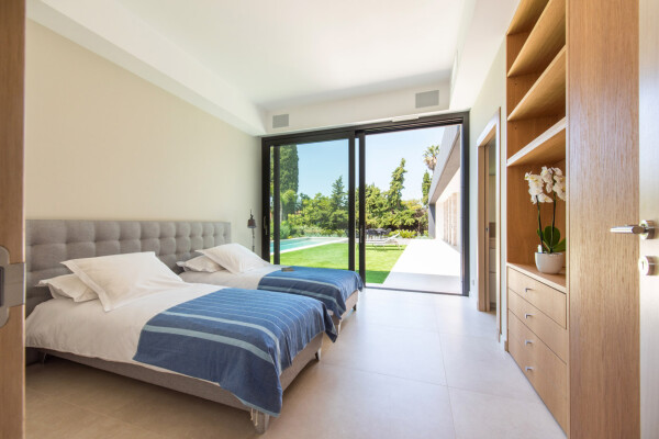 villa in Cannes : Rent this wonderful contemporary villa close to Cannes Center with 6 ensuite bedrooms. - Photo 28