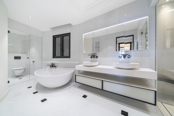 villa in Cannes : Stunning 9 bedroom mansion located in the hills of Cannes with incredible sea views - Photo 39