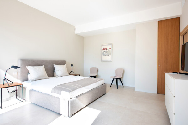 villa in Cannes : Rent this wonderful contemporary villa close to Cannes Center with 6 ensuite bedrooms. - Photo 22