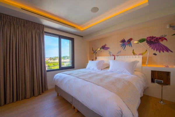 villa in St Tropez : Rent this contemporary villa close to the center with a modern decoration - Photo 8