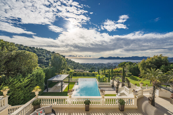 villa in Cannes : Stunning 9 bedroom mansion located in the hills of Cannes with incredible sea views - Photo 1