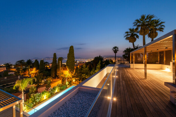 villa in Cannes : Rent this wonderful contemporary villa close to Cannes Center with 6 ensuite bedrooms. - Photo 46