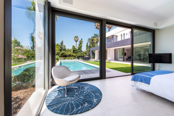 villa in Cannes : Rent this wonderful contemporary villa close to Cannes Center with 6 ensuite bedrooms. - Photo 27