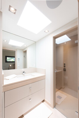 villa in Cannes : Rent this wonderful contemporary villa close to Cannes Center with 6 ensuite bedrooms. - Photo 31