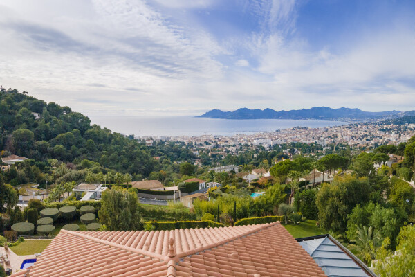 villa in Cannes : Stunning 9 bedroom mansion located in the hills of Cannes with incredible sea views - Photo 73