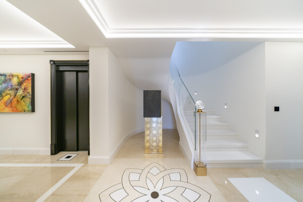villa in Cannes : Stunning 9 bedroom mansion located in the hills of Cannes with incredible sea views - Photo 15