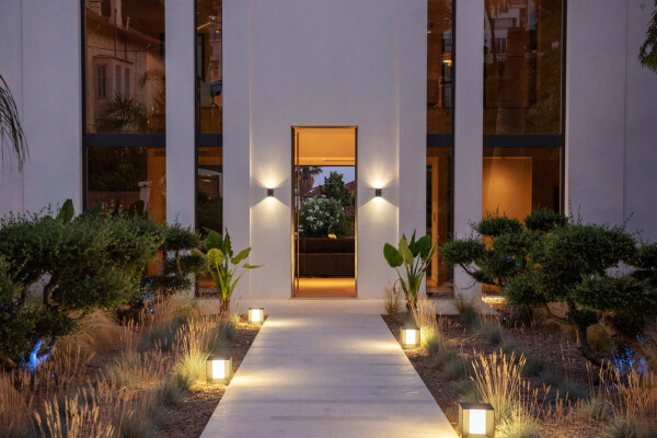 villa in Cannes : Rent this wonderful contemporary villa close to Cannes Center with 6 ensuite bedrooms. - Photo 45